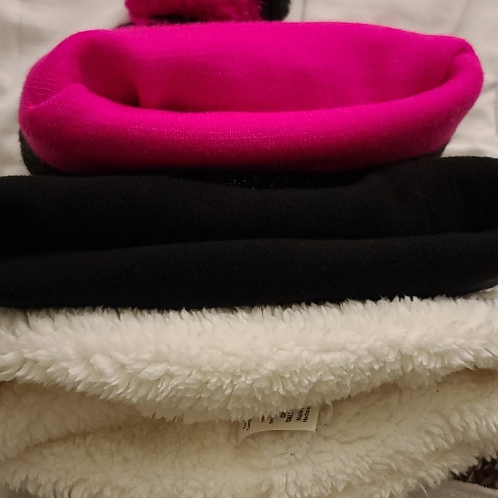 5🔥Girls Beanie Bundle!! - Picture 3 of 4